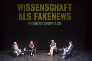 Frank Raddatz, Antje Boetius, Hans-Jörg Rheinberger und Moderator Andreas Kosmider (von links nach rechts). Bild: Moritz Haase