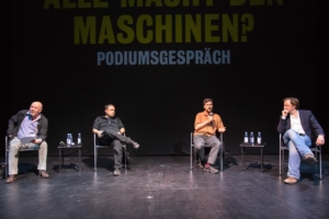 Moderator Frank Raddatz, Internet-Aktivist Frank Rieger, Bioinformatiker Uwe Ohler und Moderator Andreas Kosmider (von links nach rechts). Bild: Moritz Haase
